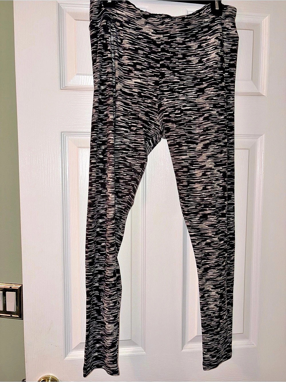 Women's Abstract Print Leggings in Black & Gray